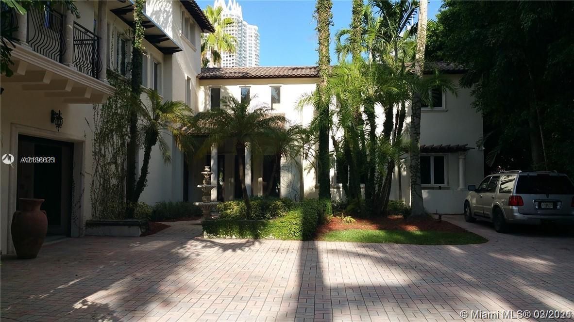 Recently Sold: $8,000,000 (6 beds, 6 baths, 4915 Square Feet)