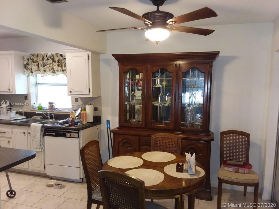 Vendido Recientemente: $189,000 (3 camas, 2 baños, 1287 Pies cuadrados)