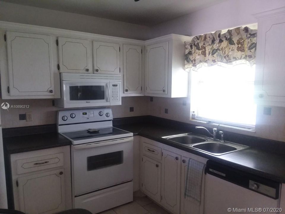 Vendido Recientemente: $189,000 (3 camas, 2 baños, 1287 Pies cuadrados)