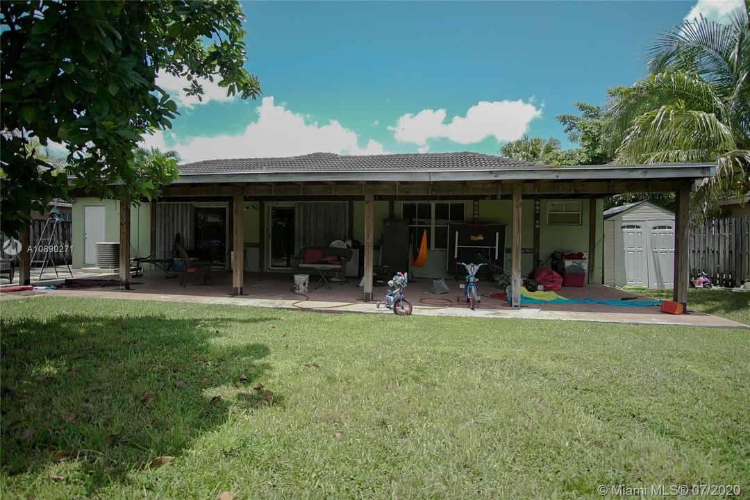 Recently Sold: $360,000 (3 beds, 2 baths, 1316 Square Feet)