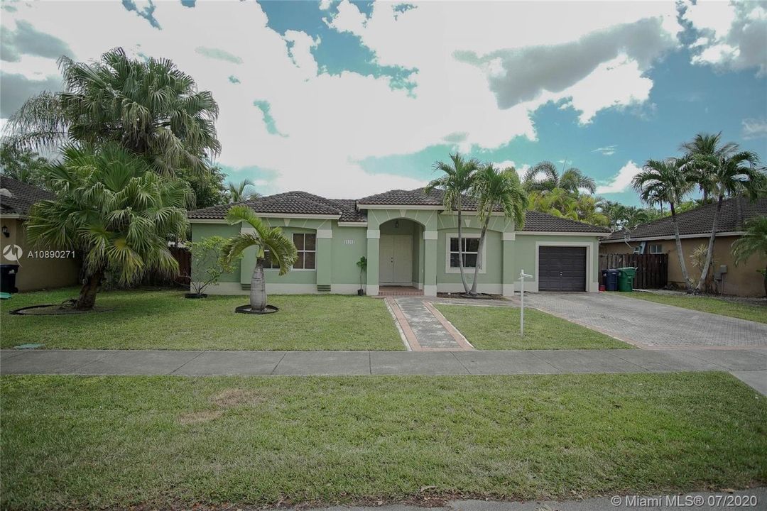 Recently Sold: $360,000 (3 beds, 2 baths, 1316 Square Feet)
