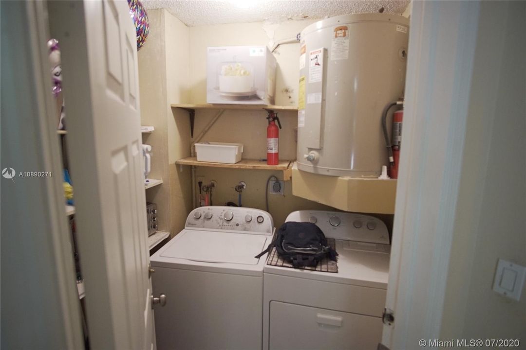 Recently Sold: $360,000 (3 beds, 2 baths, 1316 Square Feet)