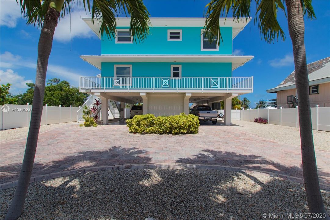 Recently Sold: $1,423,000 (4 beds, 3 baths, 2808 Square Feet)