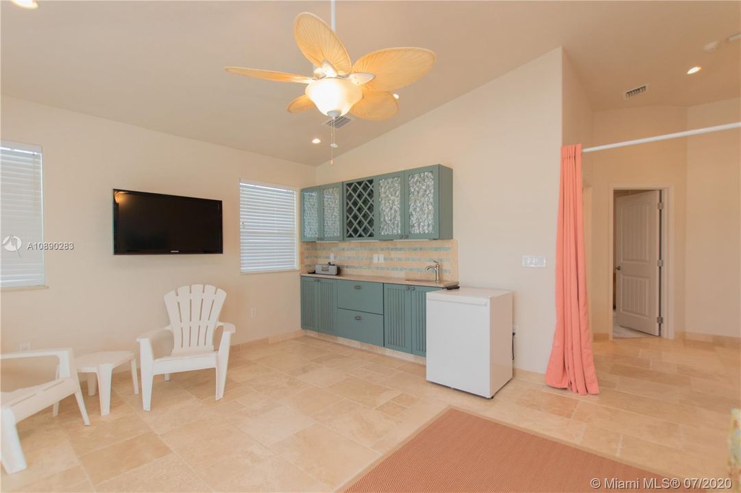 Recently Sold: $1,423,000 (4 beds, 3 baths, 2808 Square Feet)