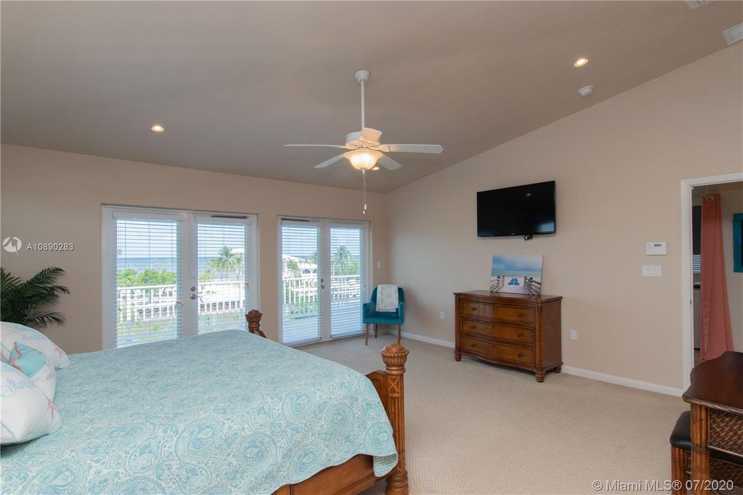 Recently Sold: $1,423,000 (4 beds, 3 baths, 2808 Square Feet)