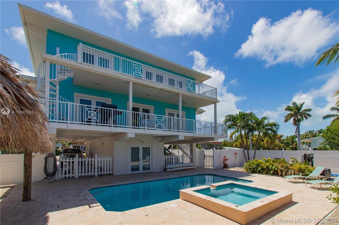 Recently Sold: $1,423,000 (4 beds, 3 baths, 2808 Square Feet)