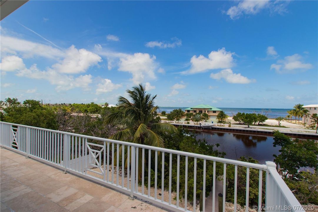 Recently Sold: $1,423,000 (4 beds, 3 baths, 2808 Square Feet)