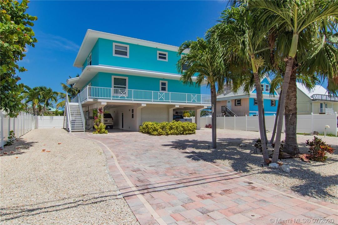 Recently Sold: $1,423,000 (4 beds, 3 baths, 2808 Square Feet)