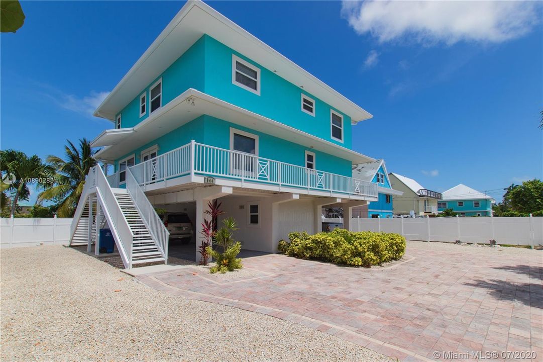 Recently Sold: $1,423,000 (4 beds, 3 baths, 2808 Square Feet)