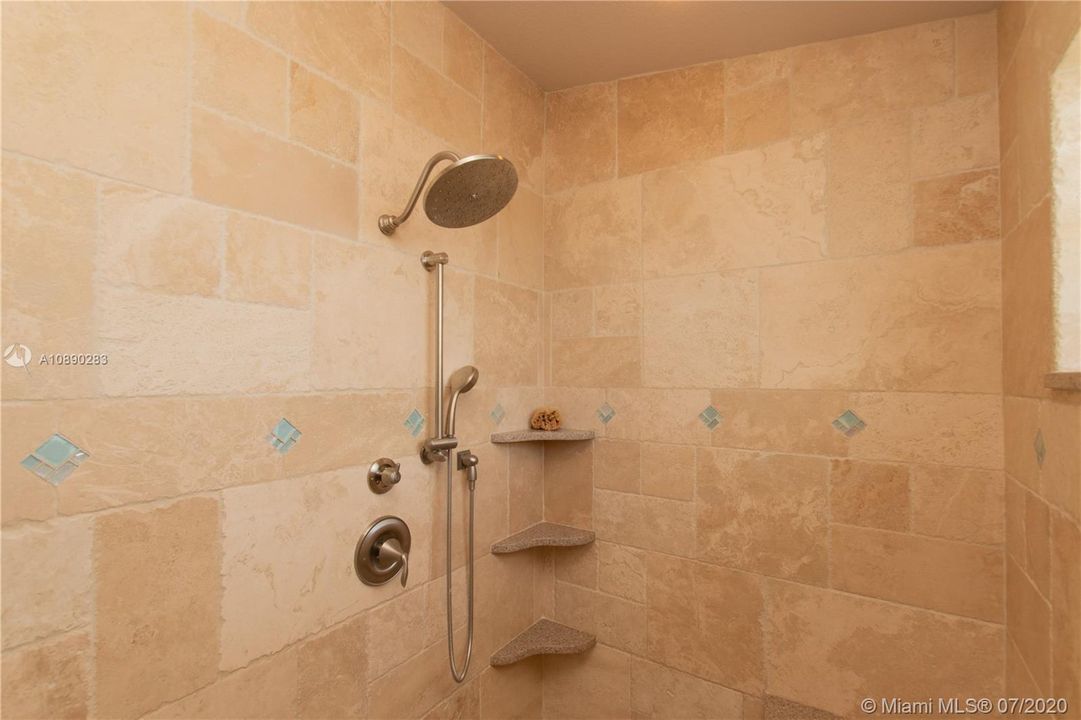 Recently Sold: $1,423,000 (4 beds, 3 baths, 2808 Square Feet)