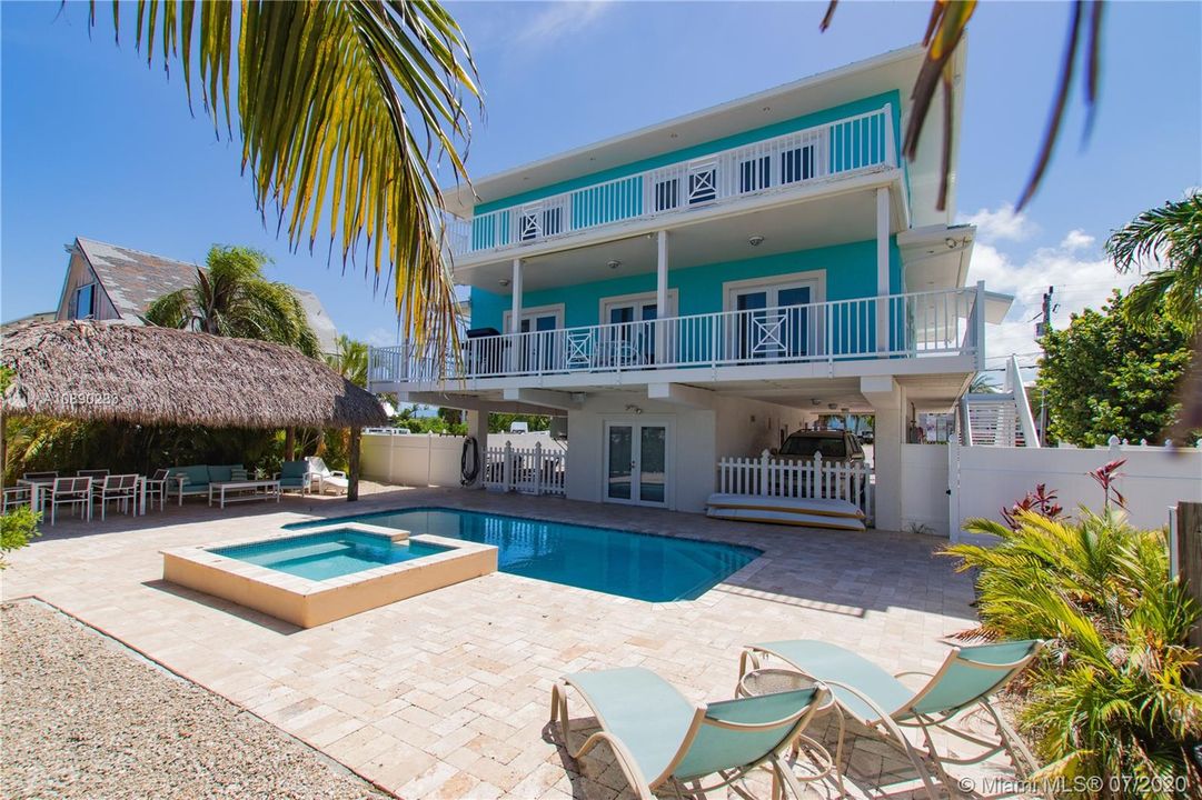 Recently Sold: $1,423,000 (4 beds, 3 baths, 2808 Square Feet)