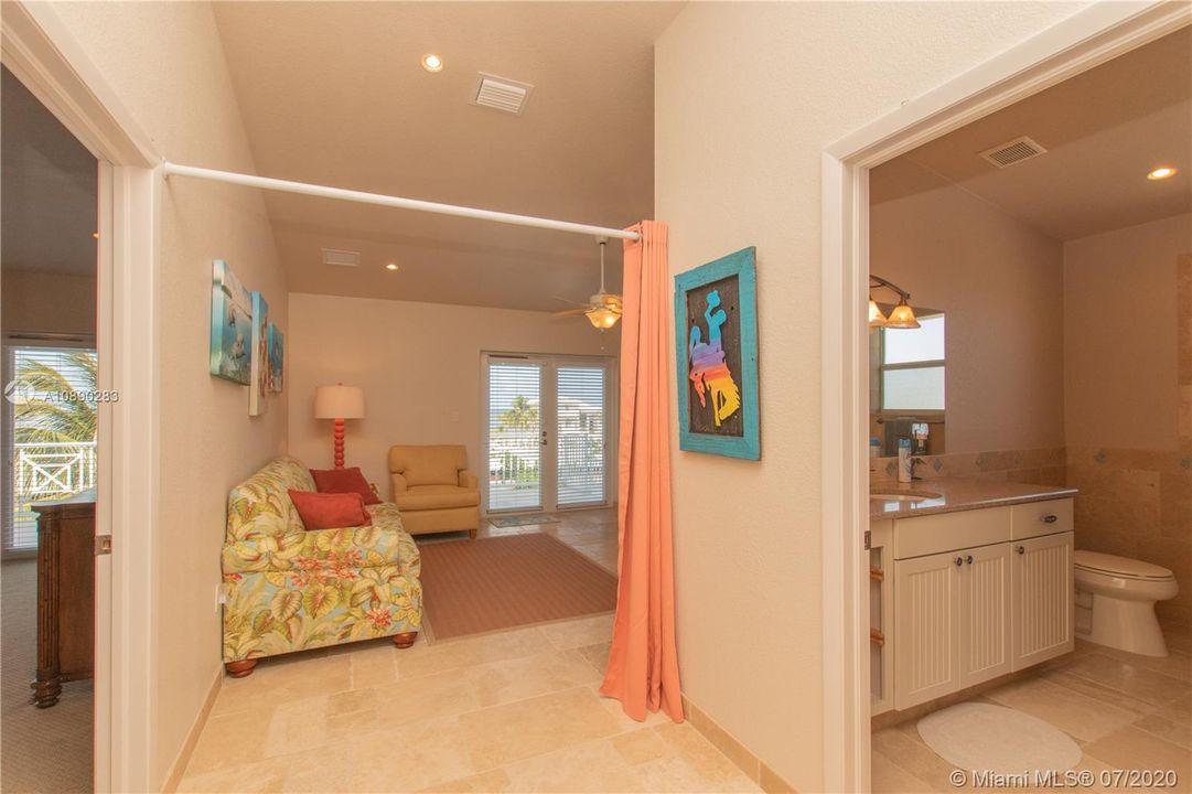 Recently Sold: $1,423,000 (4 beds, 3 baths, 2808 Square Feet)