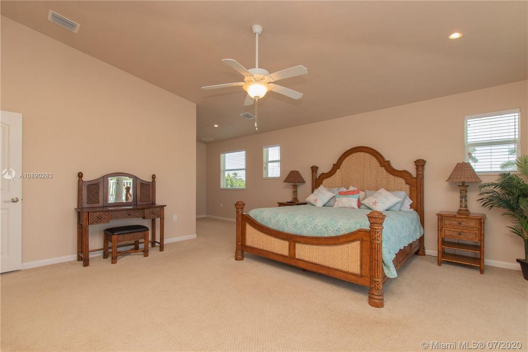Recently Sold: $1,423,000 (4 beds, 3 baths, 2808 Square Feet)