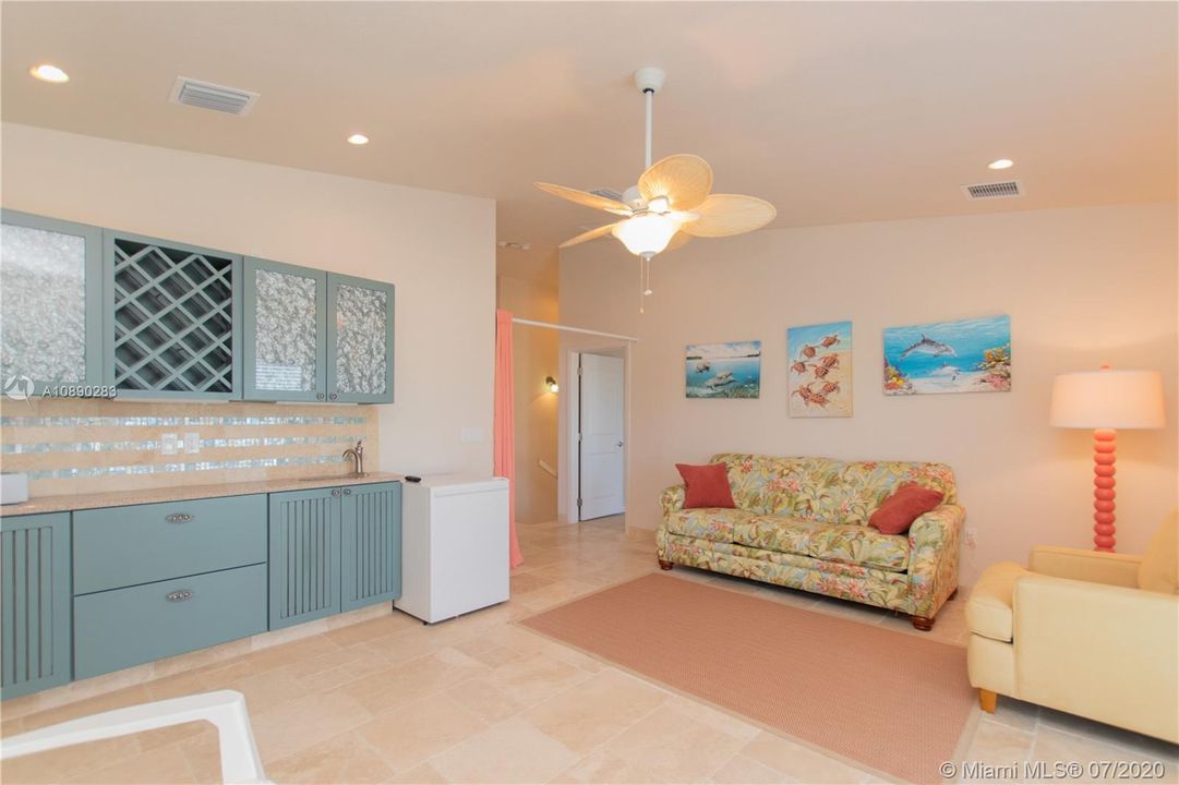Recently Sold: $1,423,000 (4 beds, 3 baths, 2808 Square Feet)