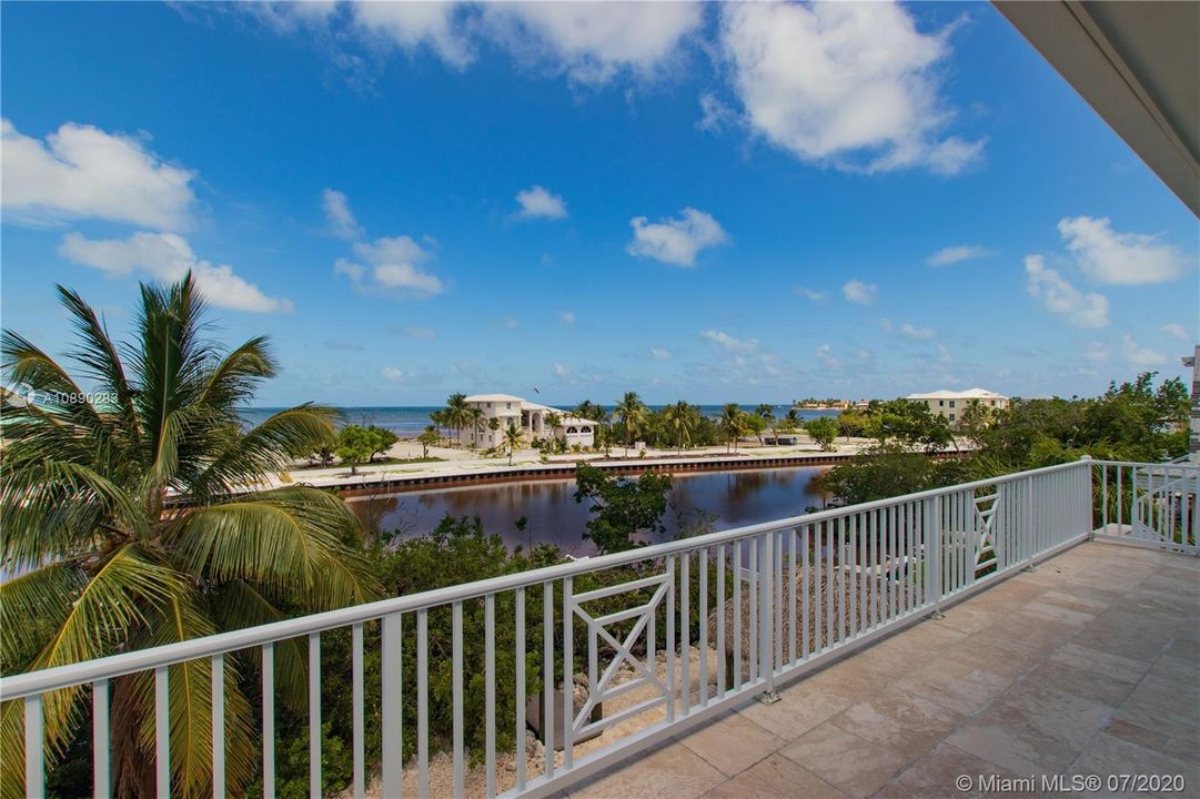 Recently Sold: $1,423,000 (4 beds, 3 baths, 2808 Square Feet)