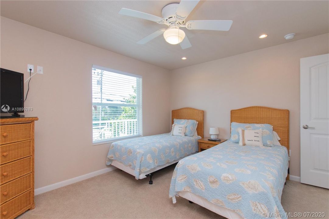 Recently Sold: $1,423,000 (4 beds, 3 baths, 2808 Square Feet)