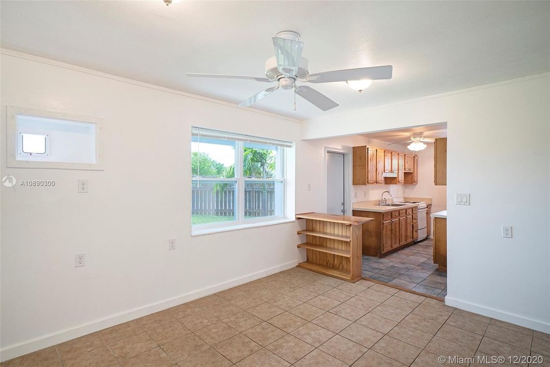 Recently Sold: $334,000 (2 beds, 1 baths, 911 Square Feet)