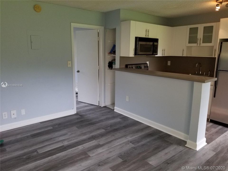 Recently Sold: $89,999 (1 beds, 1 baths, 427 Square Feet)