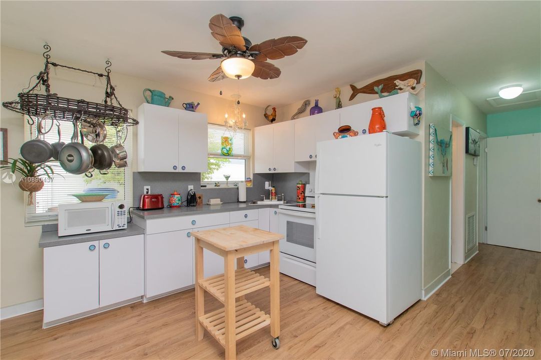 Recently Sold: $320,000 (2 beds, 1 baths, 792 Square Feet)