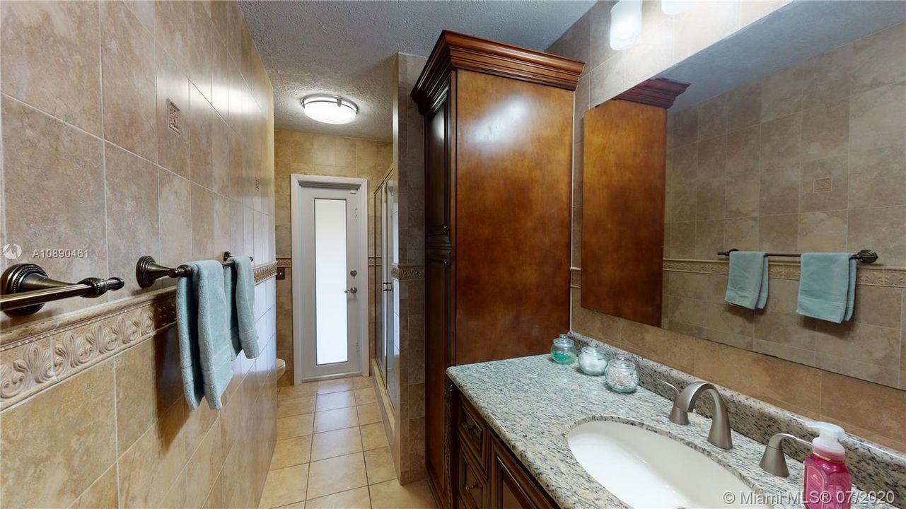 Full Guest Bathroom with Access to Patio.