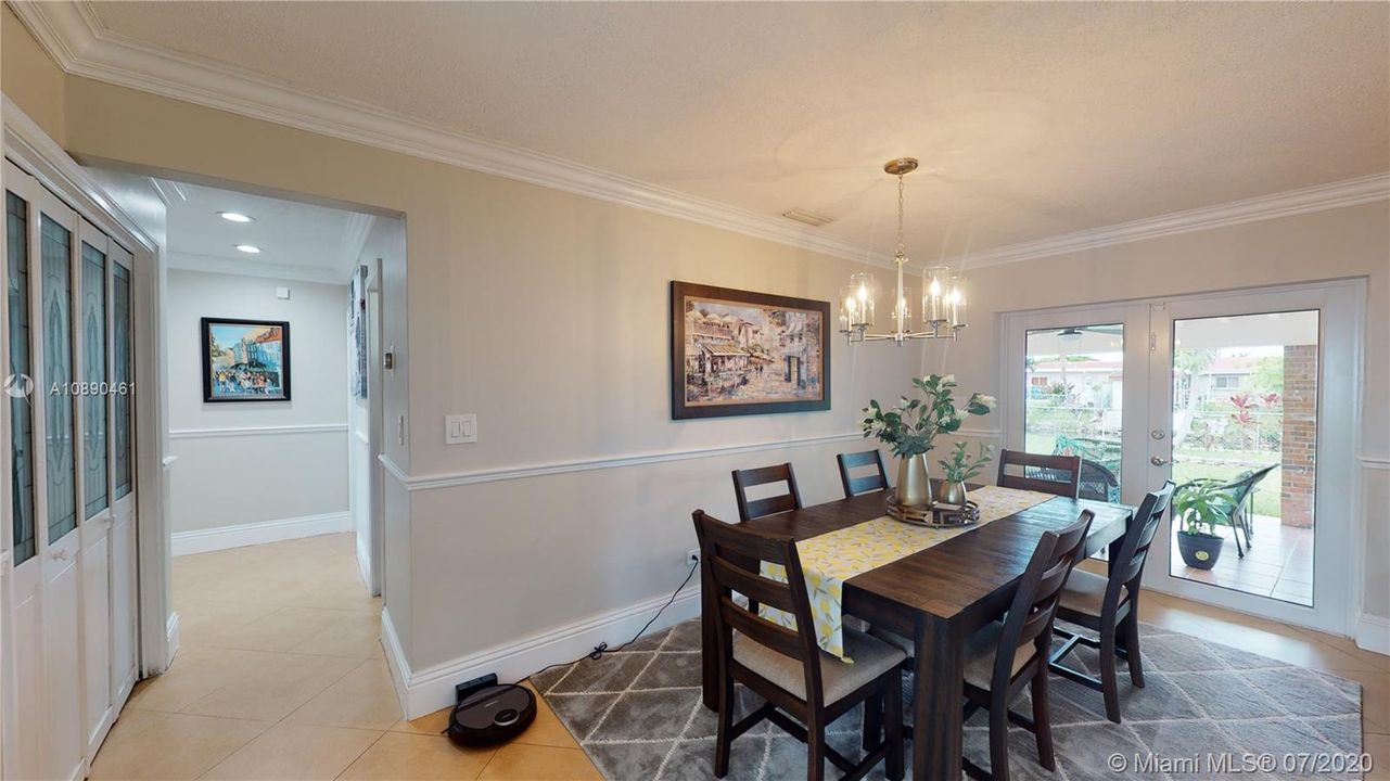 Dining Room & Hallway to the 3 Bed Rooms