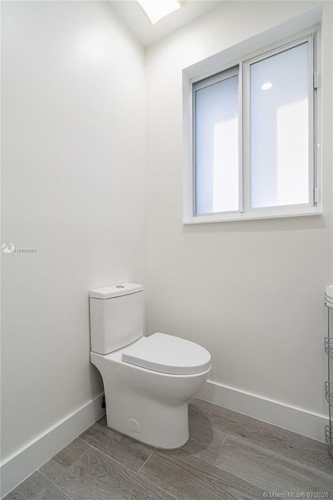 Vendido Recientemente: $599,900 (5 camas, 4 baños, 2612 Pies cuadrados)