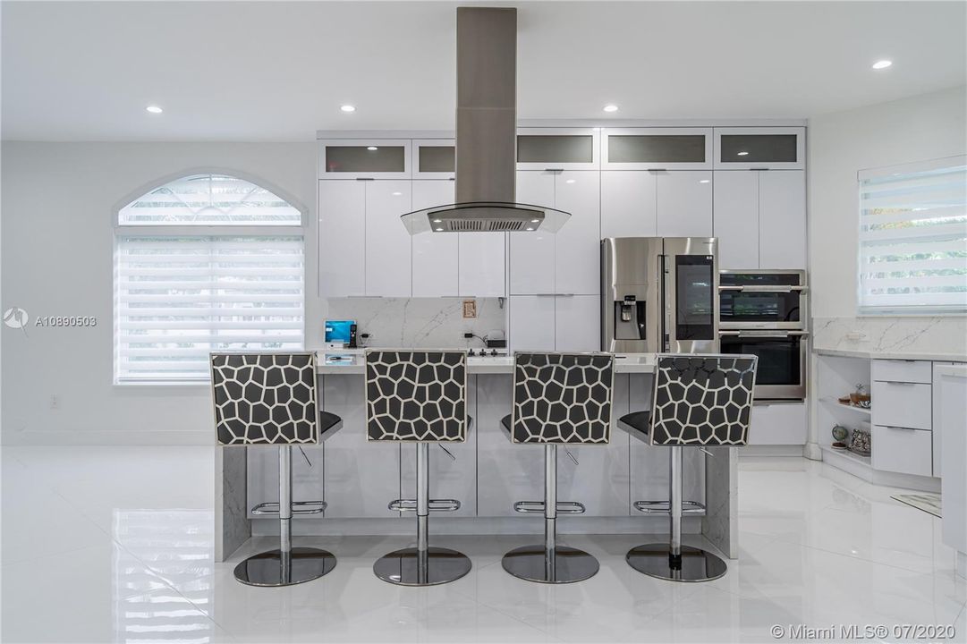 Vendido Recientemente: $599,900 (5 camas, 4 baños, 2612 Pies cuadrados)