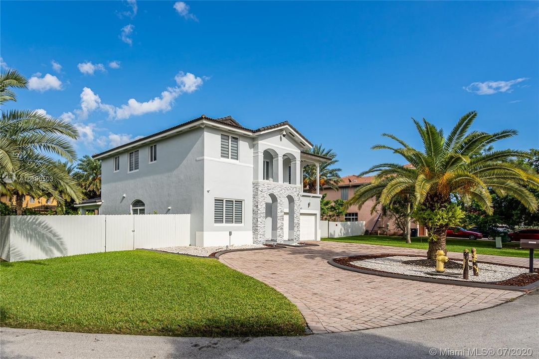 Vendido Recientemente: $599,900 (5 camas, 4 baños, 2612 Pies cuadrados)
