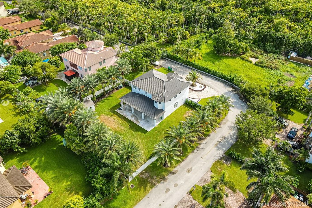 Vendido Recientemente: $599,900 (5 camas, 4 baños, 2612 Pies cuadrados)