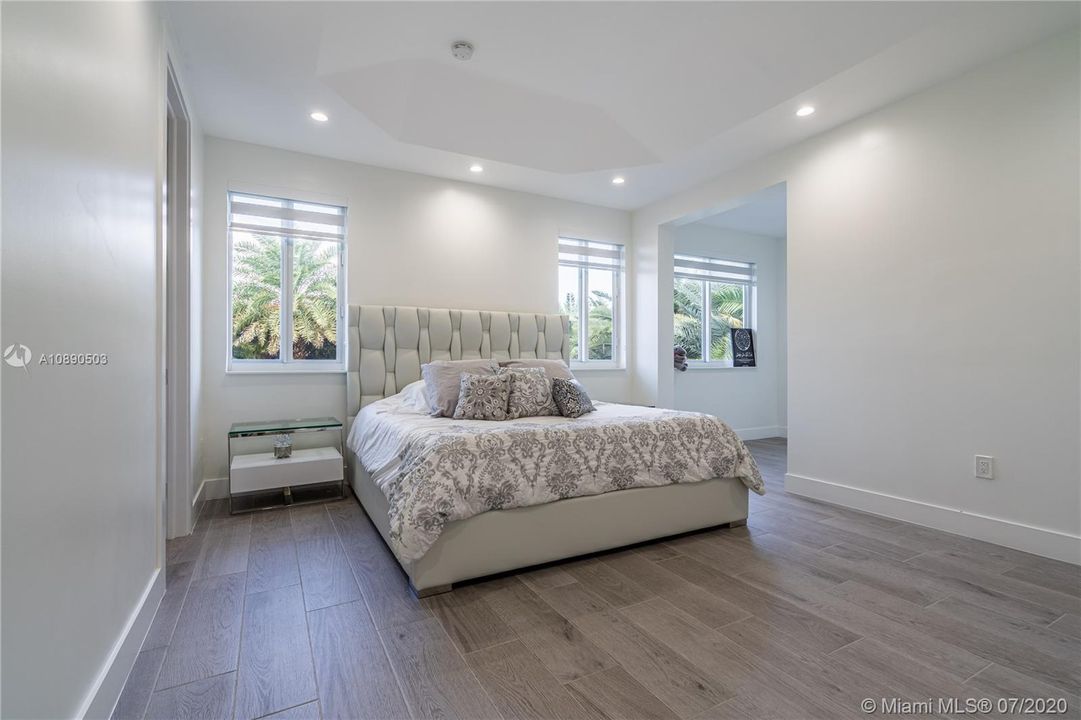 Vendido Recientemente: $599,900 (5 camas, 4 baños, 2612 Pies cuadrados)