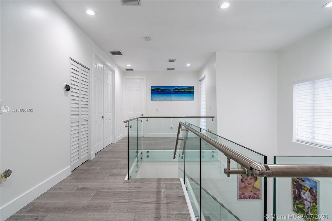 Vendido Recientemente: $599,900 (5 camas, 4 baños, 2612 Pies cuadrados)