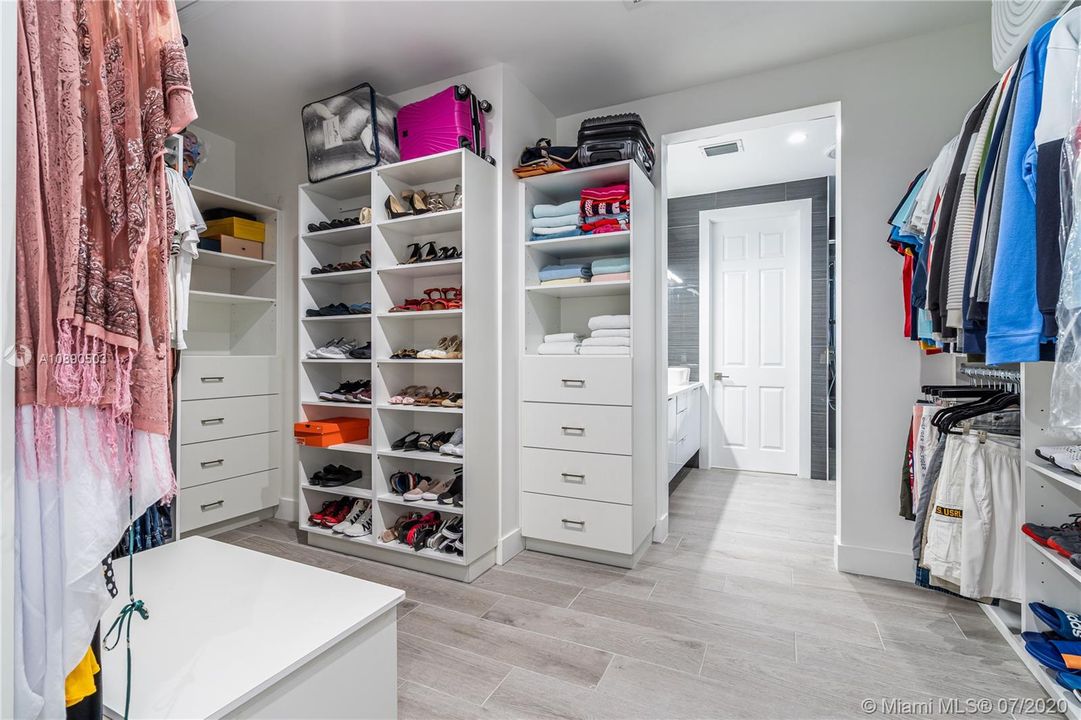 Vendido Recientemente: $599,900 (5 camas, 4 baños, 2612 Pies cuadrados)