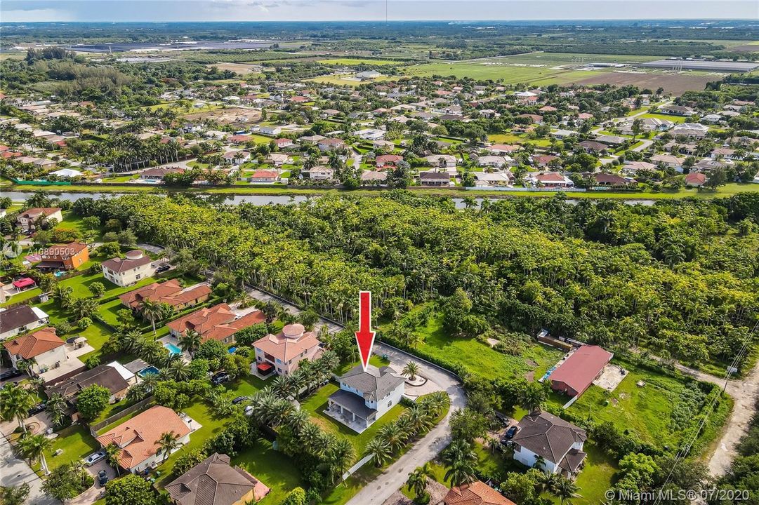 Vendido Recientemente: $599,900 (5 camas, 4 baños, 2612 Pies cuadrados)