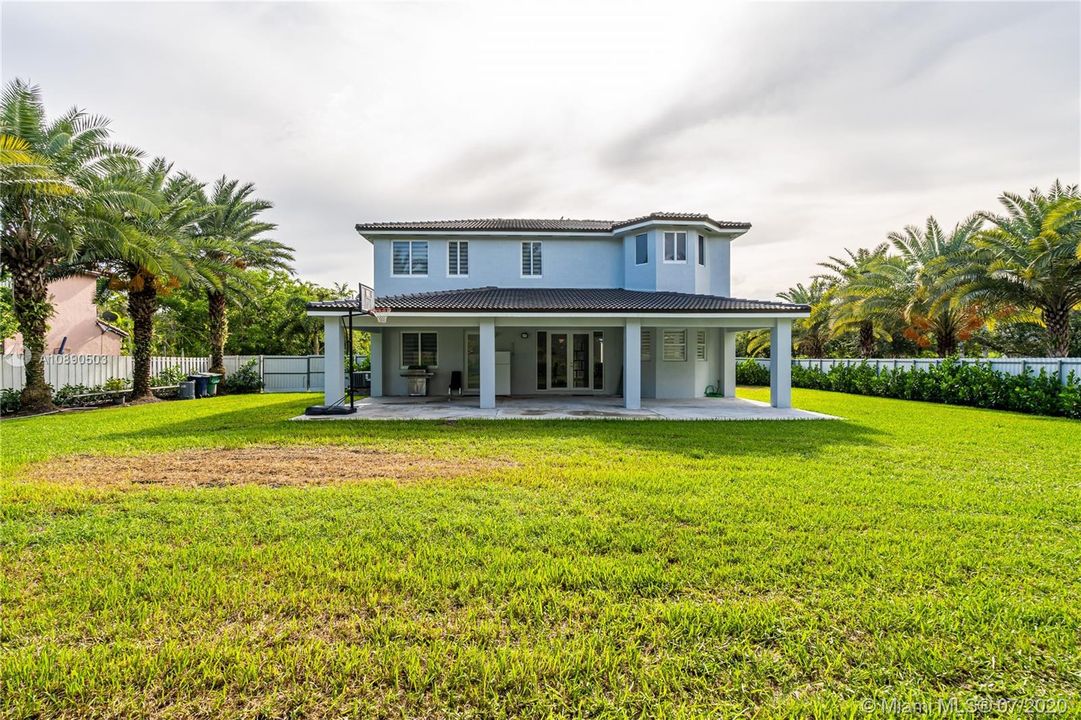 Vendido Recientemente: $599,900 (5 camas, 4 baños, 2612 Pies cuadrados)