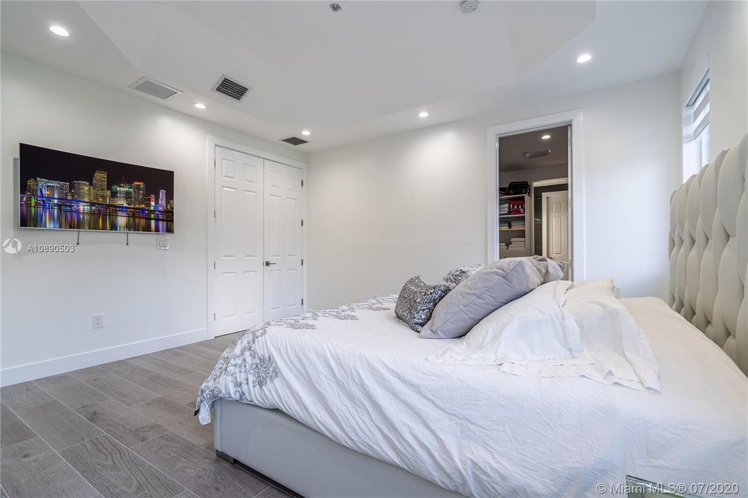 Vendido Recientemente: $599,900 (5 camas, 4 baños, 2612 Pies cuadrados)