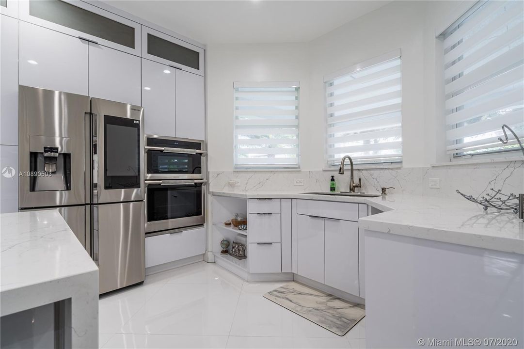 Vendido Recientemente: $599,900 (5 camas, 4 baños, 2612 Pies cuadrados)