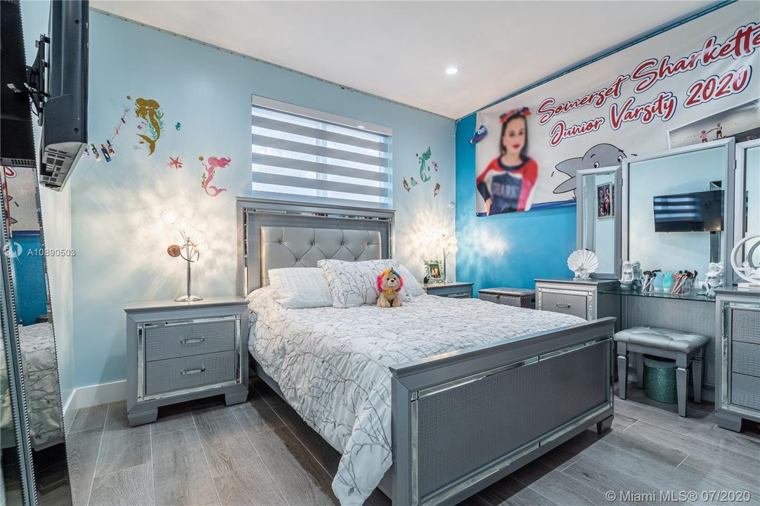 Vendido Recientemente: $599,900 (5 camas, 4 baños, 2612 Pies cuadrados)