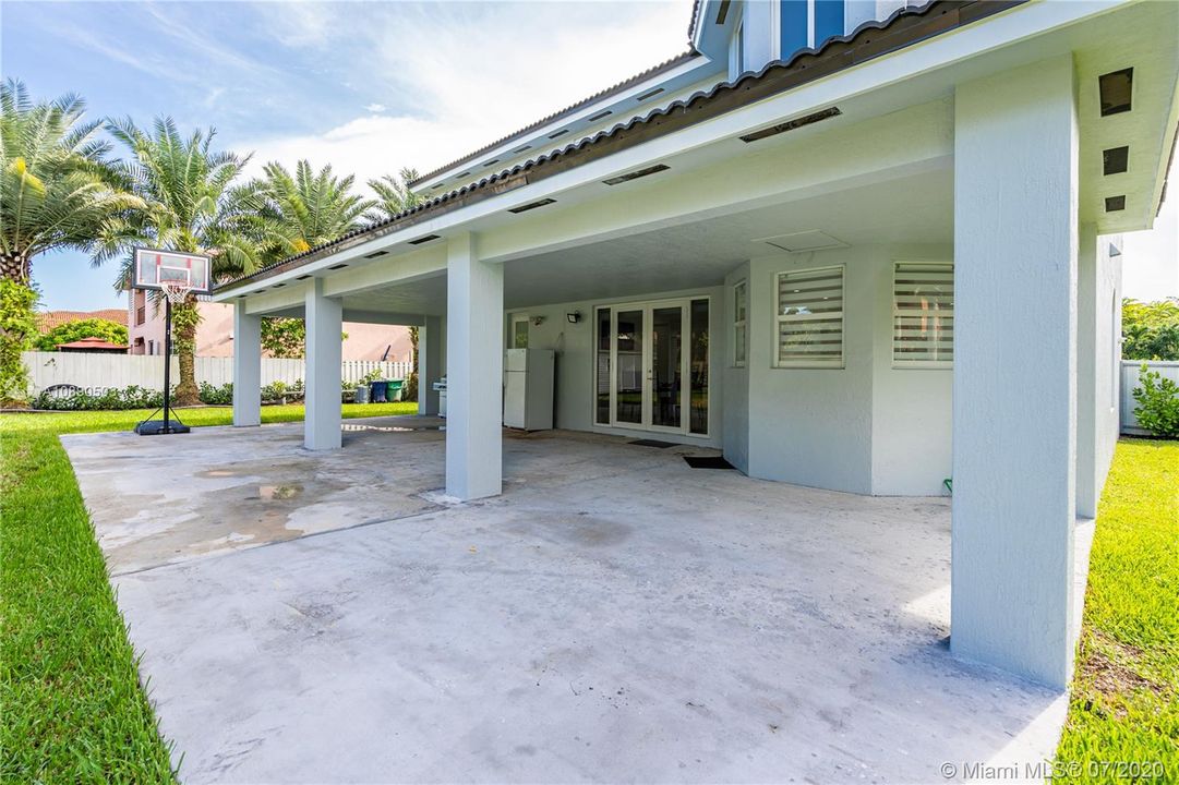 Vendido Recientemente: $599,900 (5 camas, 4 baños, 2612 Pies cuadrados)