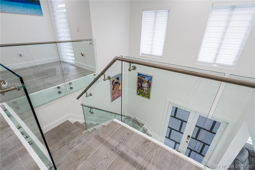 Vendido Recientemente: $599,900 (5 camas, 4 baños, 2612 Pies cuadrados)
