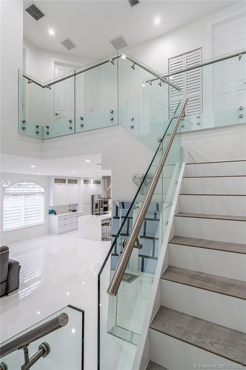 Vendido Recientemente: $599,900 (5 camas, 4 baños, 2612 Pies cuadrados)