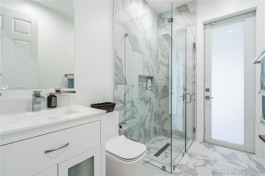 Vendido Recientemente: $599,900 (5 camas, 4 baños, 2612 Pies cuadrados)