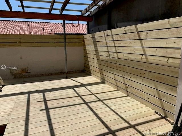 Недавно продано: $259,000 (2 спален, 2 ванн, 1160 Квадратных фут)