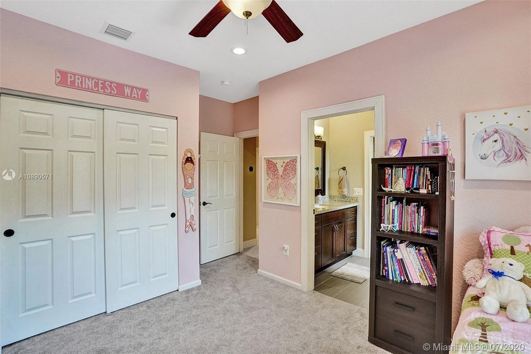 Recently Sold: $674,800 (5 beds, 3 baths, 0 Square Feet)