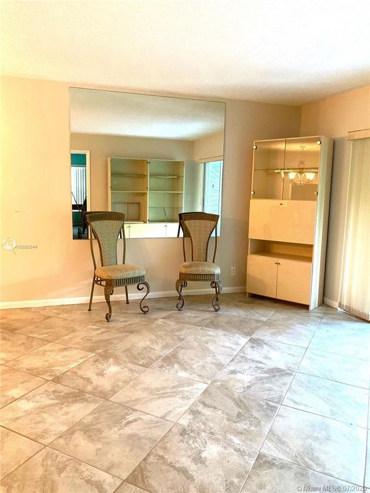 LIVING ROOM WITH SHELVING UNITS INCLUDED IN SALE