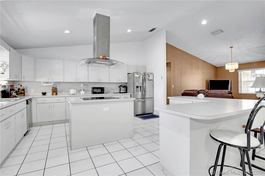 Vendido Recientemente: $400,000 (3 camas, 2 baños, 2154 Pies cuadrados)