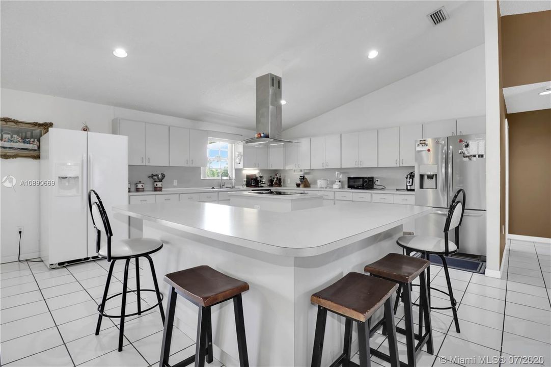 Vendido Recientemente: $400,000 (3 camas, 2 baños, 2154 Pies cuadrados)