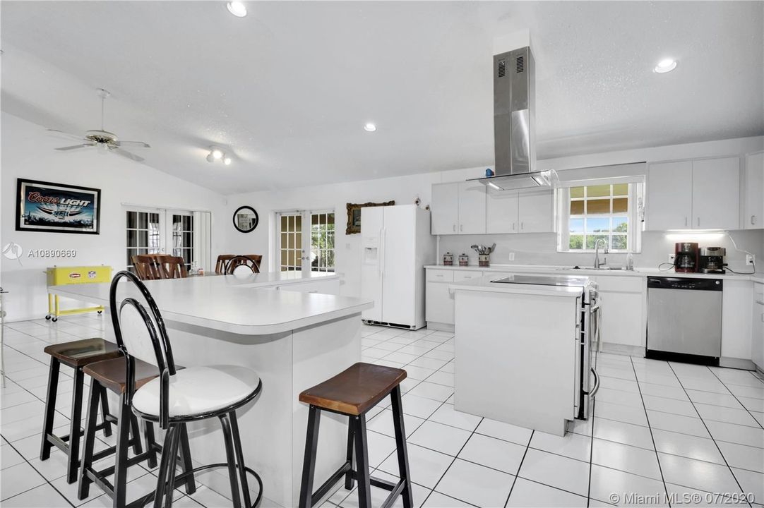 Vendido Recientemente: $400,000 (3 camas, 2 baños, 2154 Pies cuadrados)