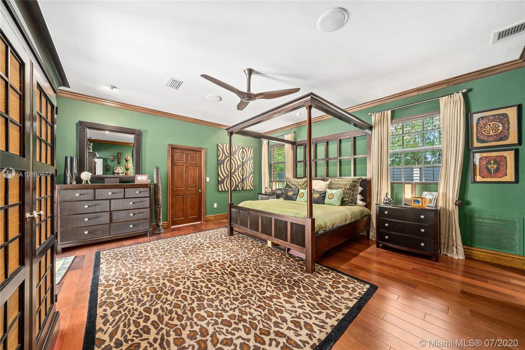 Vendido Recientemente: $2,250,000 (4 camas, 3 baños, 3510 Pies cuadrados)