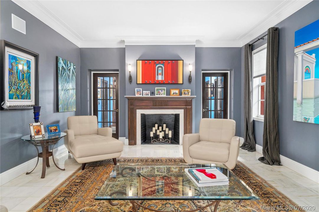 Vendido Recientemente: $2,250,000 (4 camas, 3 baños, 3510 Pies cuadrados)