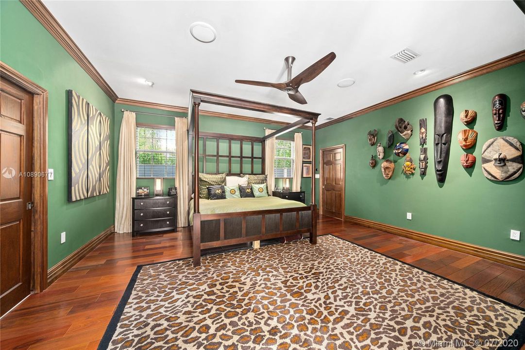 Vendido Recientemente: $2,250,000 (4 camas, 3 baños, 3510 Pies cuadrados)